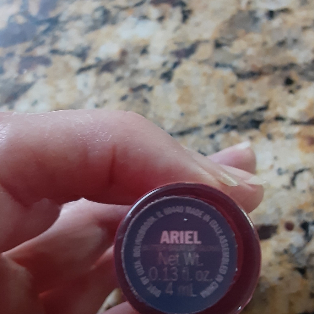 Lip gloss - Picture 2 of 2